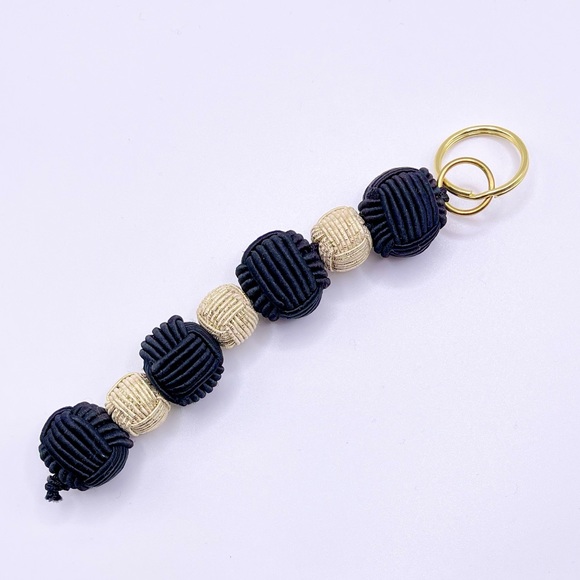10/$10 6” wrapped beaded Keychain, black and gold w/gold hardware, NWT - Picture 4 of 6